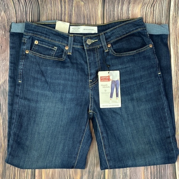 NWT Levi’s Mid-Rise Boyfriend Capri Jeans- Size 4/27 - Picture 2 of 5